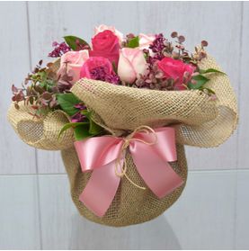 Arranjo Rosas Para Uma Linda Mulher