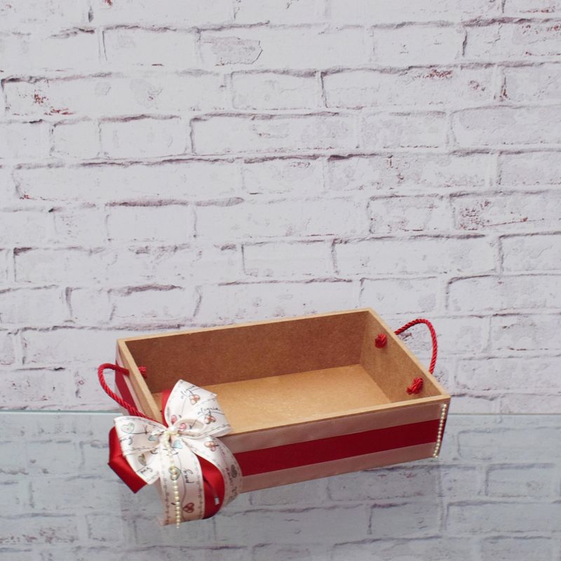 BANDEJA-MDF-DECORADA-COM-LACO-2