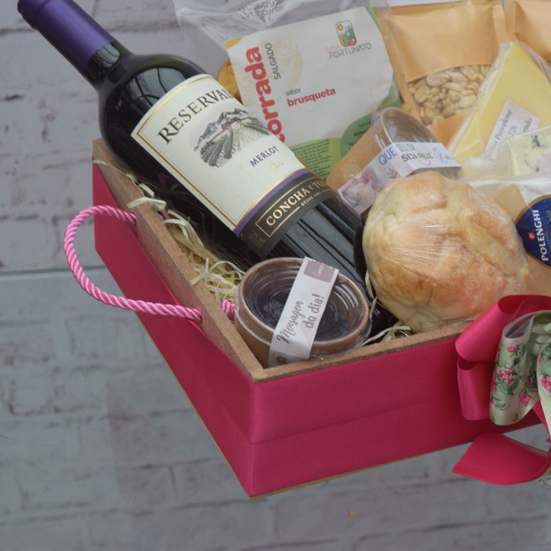 CESTA-QUEIJOS-E-PETISCOS-PALADAR-SOFISTISCADO-COM-VINHO-4