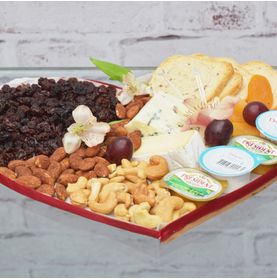 Platter Coração Sabor de Carinho com Queijos e Petiscos