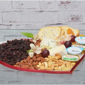 Platter Coração Sabor de Carinho com Queijos e Petiscos