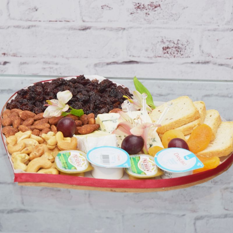 PATTER-CORACAO-SABOR-DE-CARINHO-COM-QUEIJOS-E-PETISCOS-3