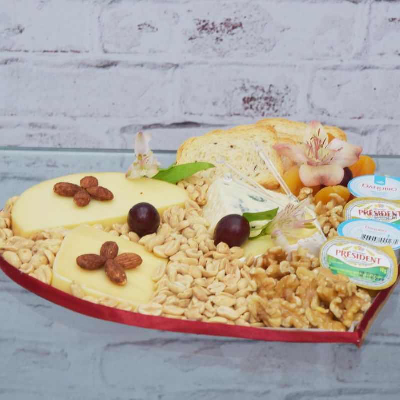 PLATTER-CORACAO-SABOR-DE-AMOR-COM-QUEIJOS-E-PETISCOS-3