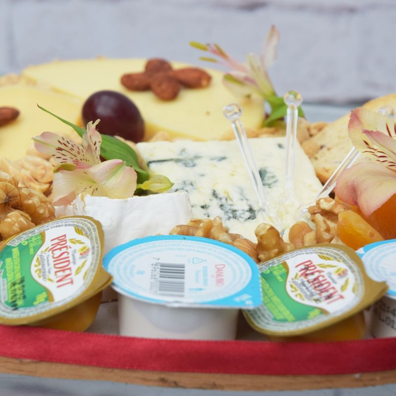 PLATTER-CORACAO-SABOR-DE-AMOR-COM-QUEIJOS-E-PETISCOS-6