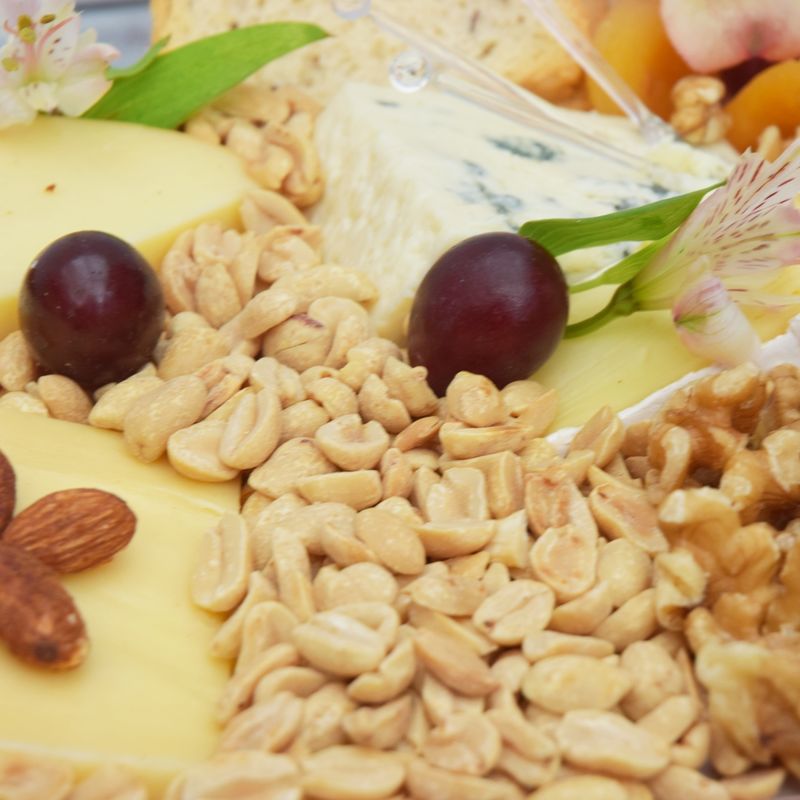 PLATTER-CORACAO-SABOR-DE-AMOR-COM-QUEIJOS-E-PETISCOS-7