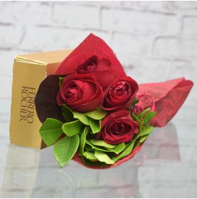 Kit Rosas e Bombom Ferrero Para Entregar
