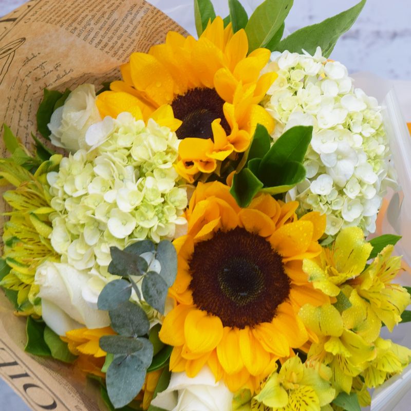BUQUE-ESPERANCA-COM-MIX-DE-FLORES-E-GIRASSOIS-4
