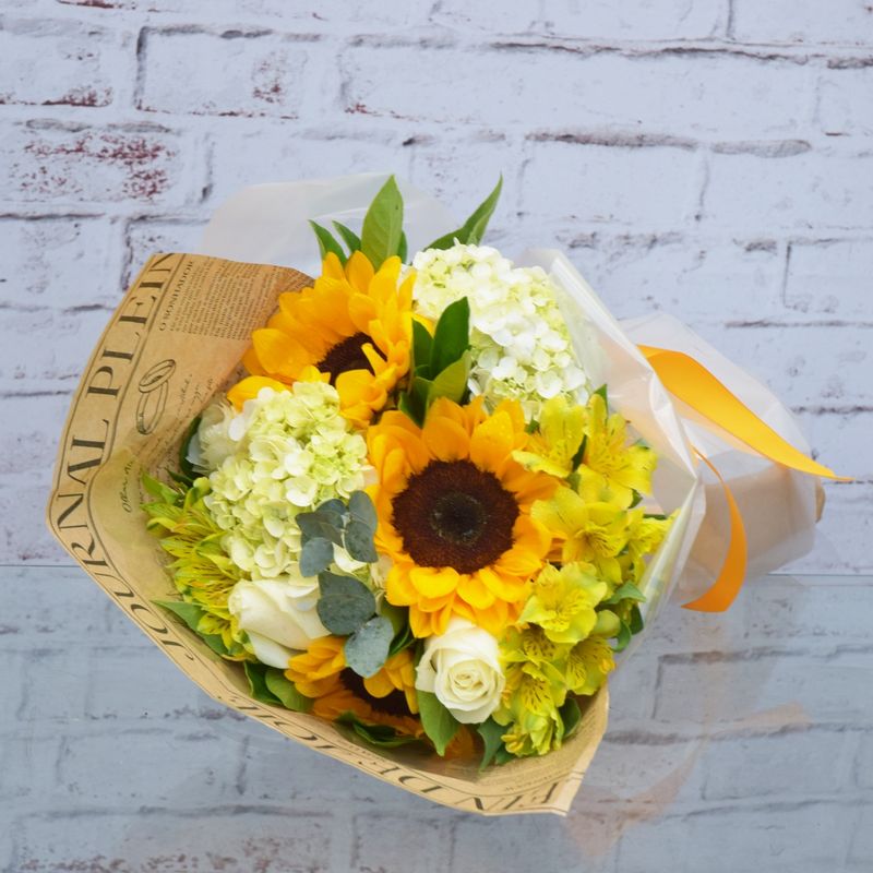 BUQUE-ESPERANCA-COM-MIX-DE-FLORES-E-GIRASSOIS-5