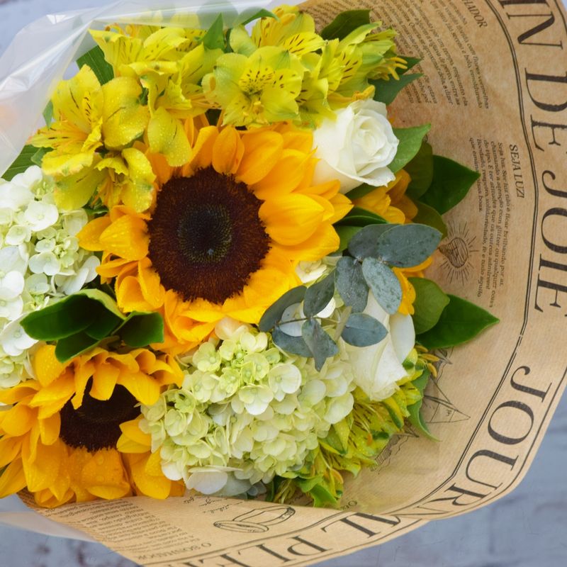 BUQUE-ESPERANCA-COM-MIX-DE-FLORES-E-GIRASSOIS-6
