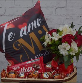 Kit Almofada Flores e Chocolates Borbulhas de Amor Te Amo Mil Milhões