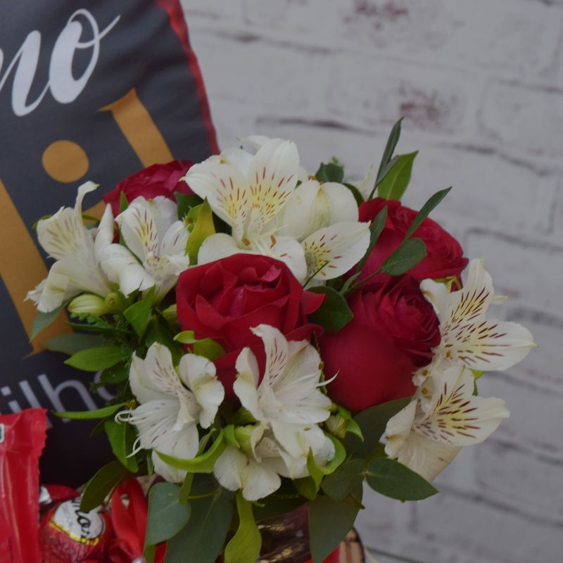 kit-almofada-flores-e-chocolates-borbulhas-de-amor-4