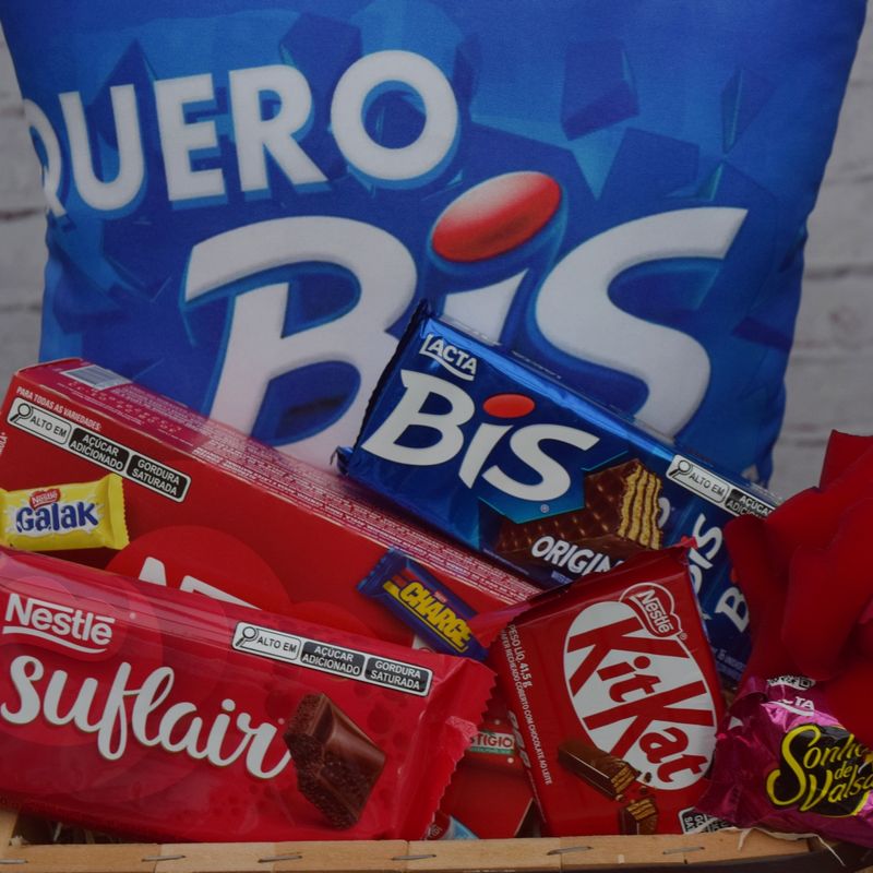 kit-almofada-bis-rosa-e-chocolates-voce-e-demais-4