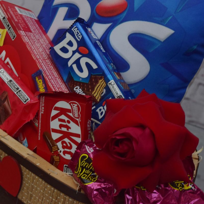 kit-almofada-bis-rosa-e-chocolates-voce-e-demais-6