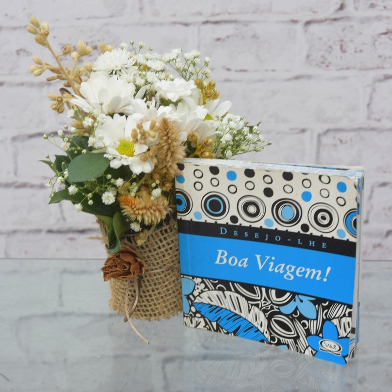 micro-vaso-com-margaridas-e-livro-boa-viagem-1