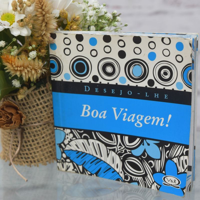micro-vaso-com-margaridas-e-livro-boa-viagem-2