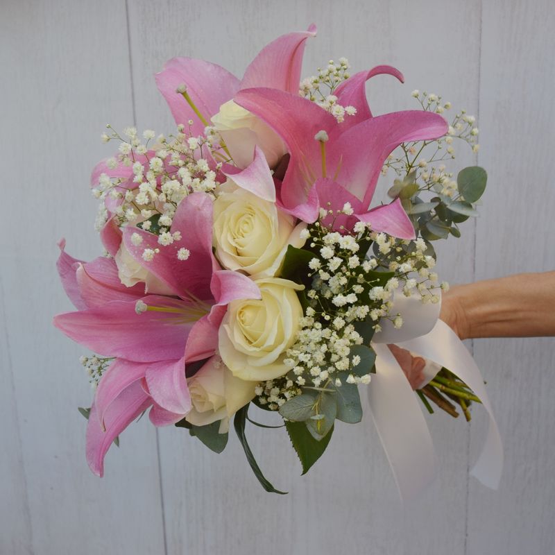 buque-de-noiva-momento-sublime-com-lirios-e-rosas-1