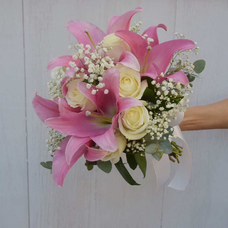 buque-de-noiva-momento-sublime-com-lirios-e-rosas-2
