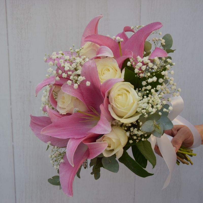 buque-de-noiva-momento-sublime-com-lirios-e-rosas-3