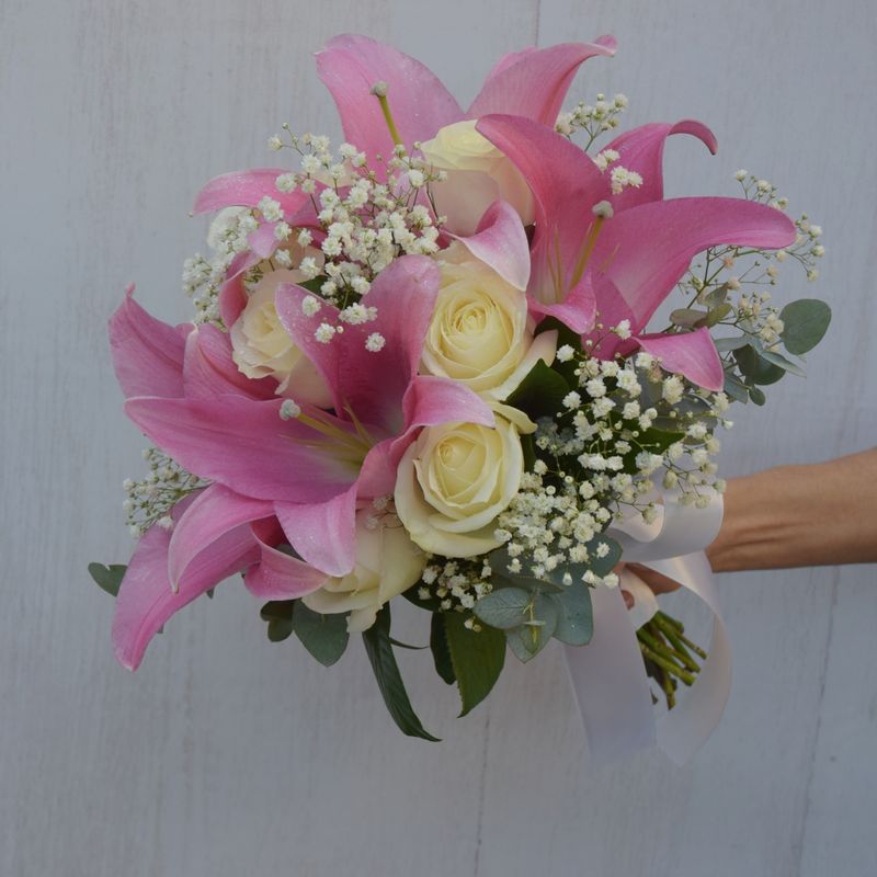 buque-de-noiva-momento-sublime-com-lirios-e-rosas-4