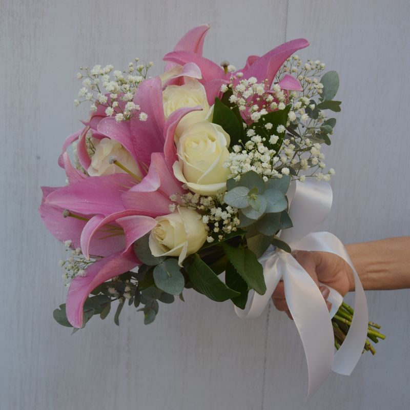 buque-de-noiva-momento-sublime-com-lirios-e-rosas-5