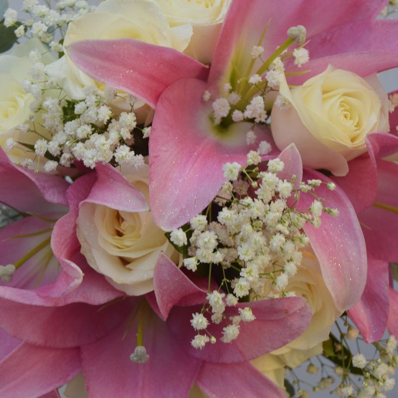 buque-de-noiva-momento-sublime-com-lirios-e-rosas-6
