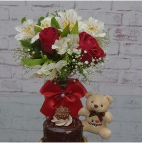 Suspiro de Amor Vermelho e Branco com Urso Chaveiro e Mini Bolo Ferrero Rocher