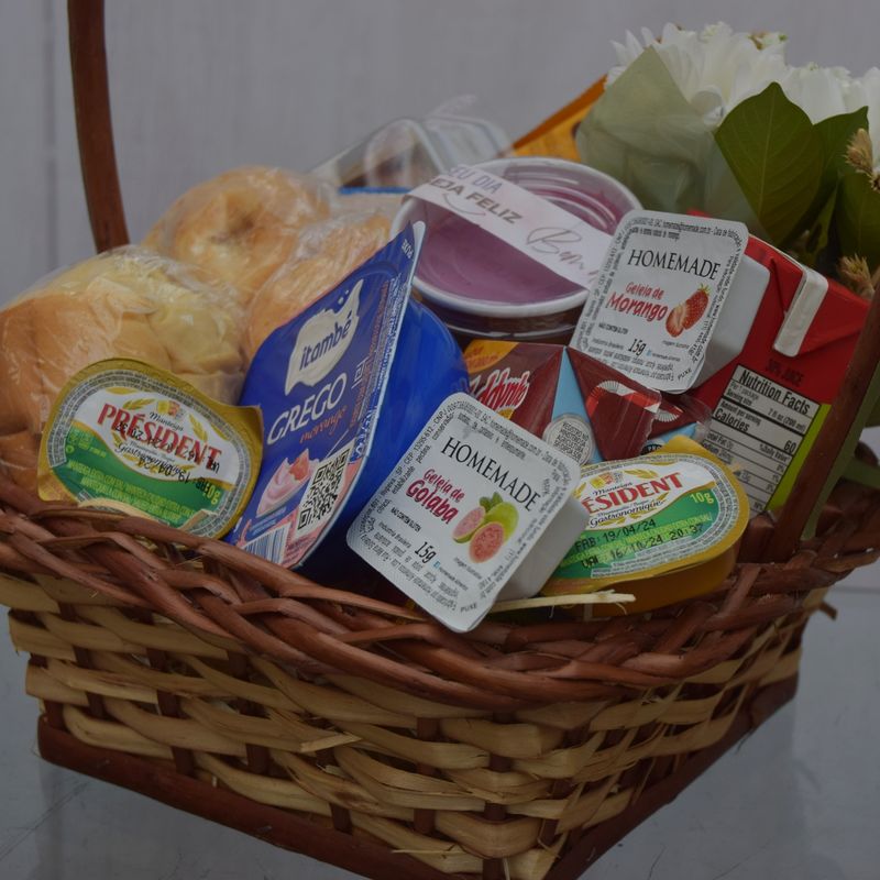 cafe-da-manha-com-carinho-pra-voce-base-vime-quadrada-3
