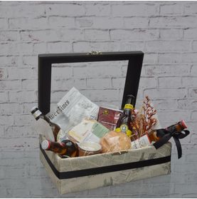 Caixa Baú com Cervejas e Petiscos para Ele