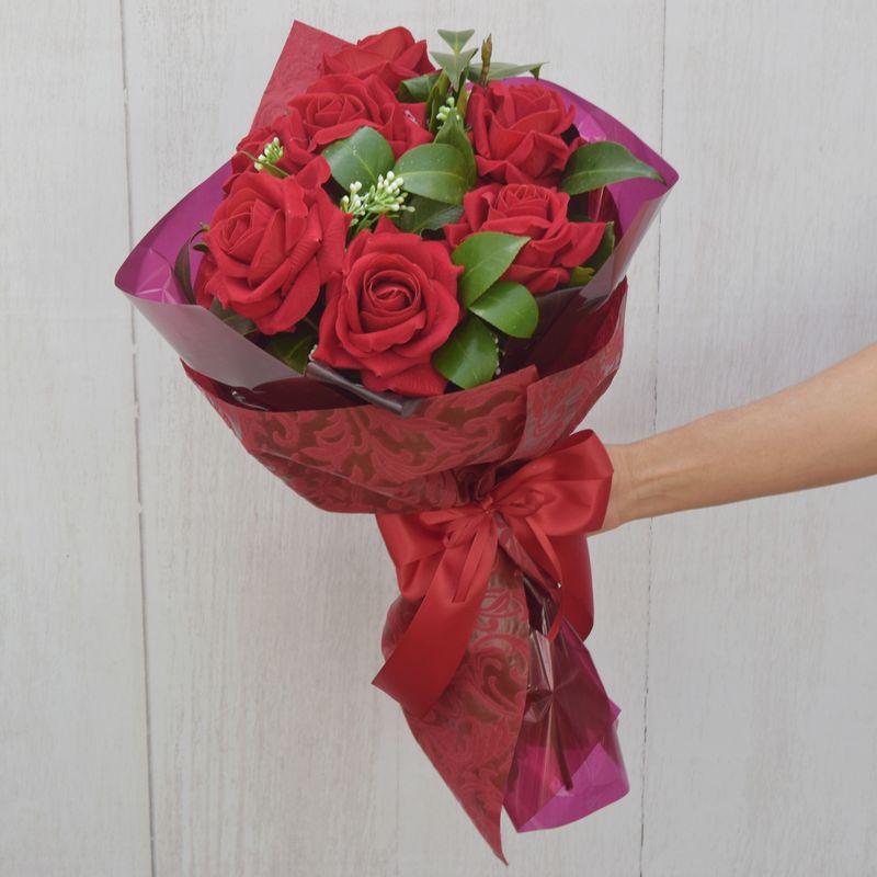 buque-maravilha-8-rosas-vermelhas-permanentes-3