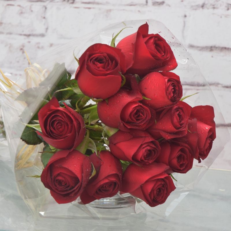 maco-de-12-rosas-nacionais-para-presentear-4
