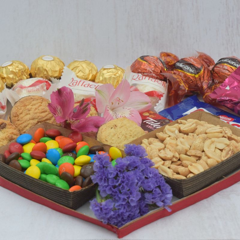 platter-coracao-com-ferrero-rocher-e-chocolates-para-entregar-com-amor-2