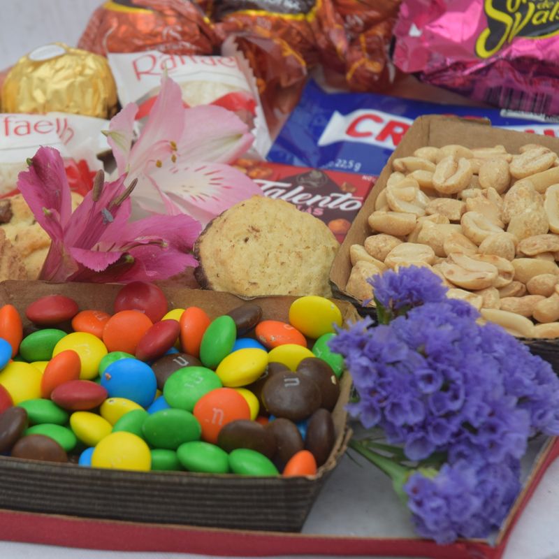 platter-coracao-com-ferrero-rocher-e-chocolates-para-entregar-com-amor-5
