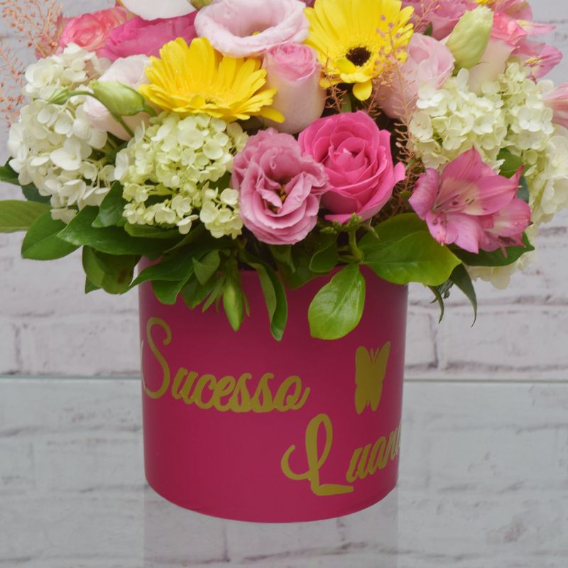arranjo-de-gerberas-astromerias-hortencias-para-homenagear-uma-jovem-4