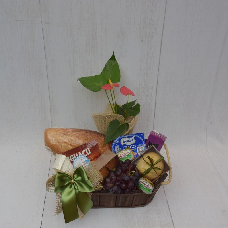 cesta-de-cafe-da-manha-com-suco-e-paes-para-encantar-1