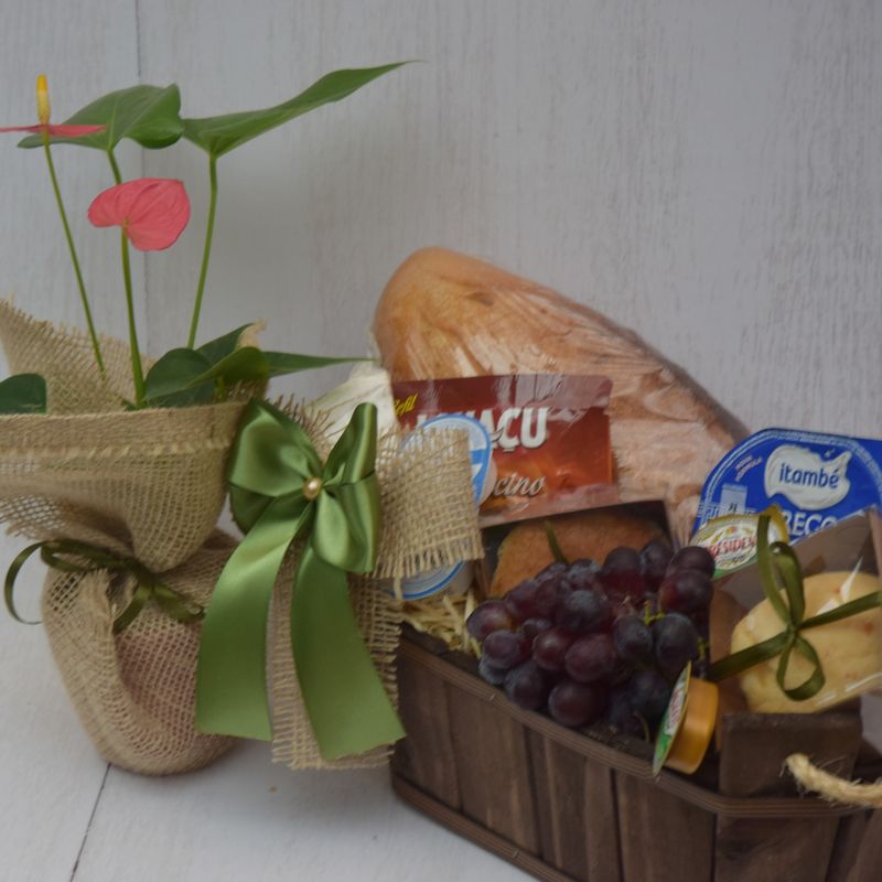 cesta-de-cafe-da-manha-com-suco-e-paes-para-encantar-6