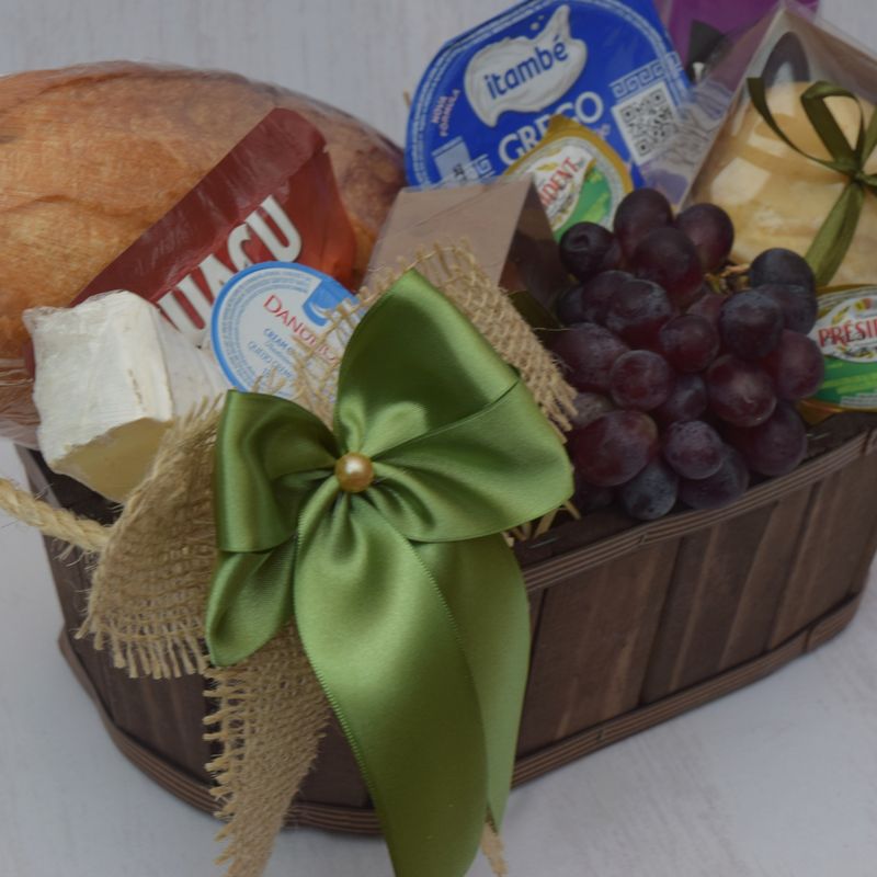 cesta-de-cafe-da-manha-com-suco-e-paes-para-encantar-4