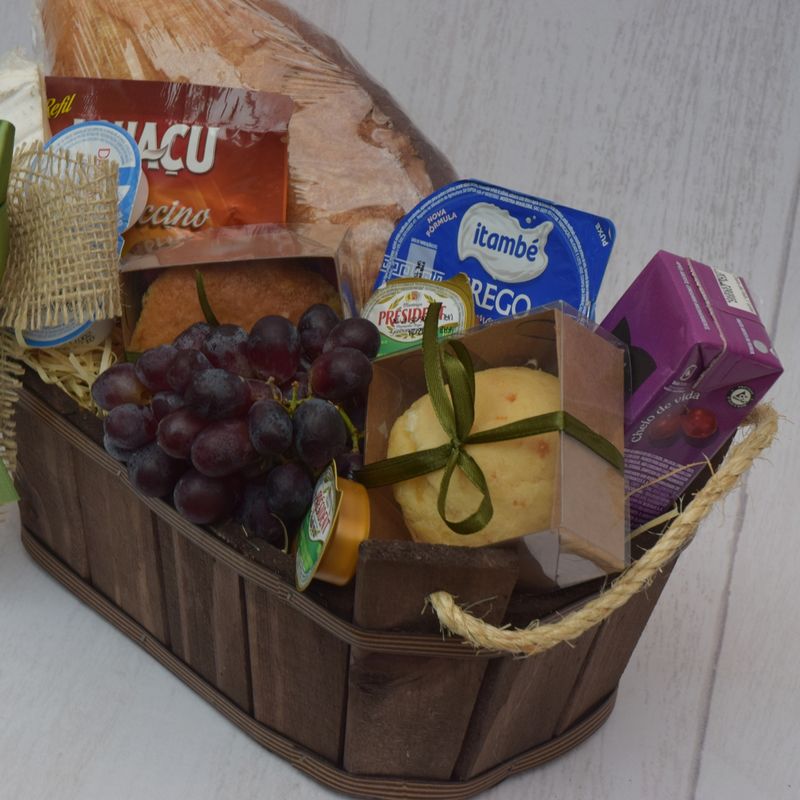 cesta-de-cafe-da-manha-com-suco-e-paes-para-encantar-6