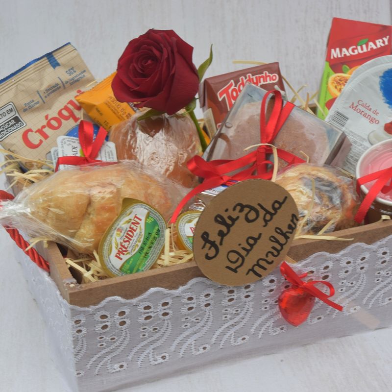 cesta-de-cafe-da-manha-com-suco-queijo-bolo-paes-carinho-04.jpg