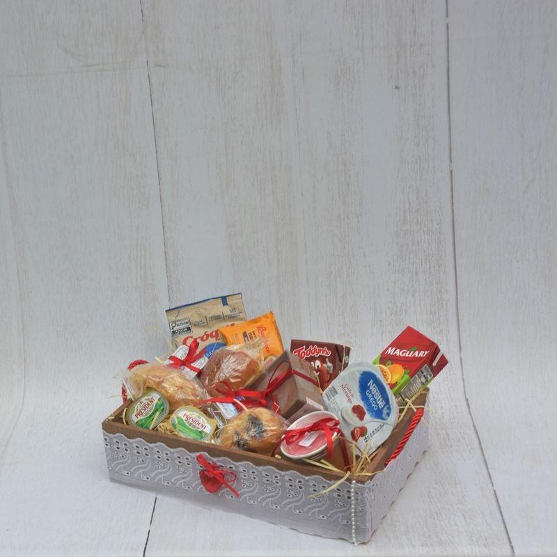 CESTA-DE-CAFE-DA-MANHA-COM-SUCO-QUEIJO-BOLO-PAES-CARINHO-PARA-A-MULHER-3.jpg