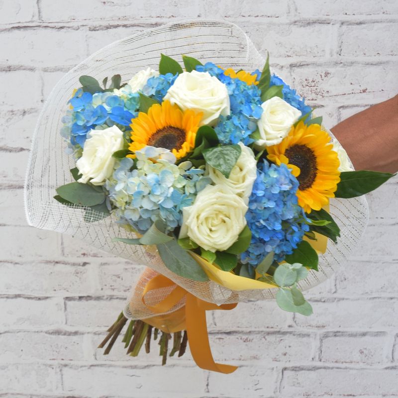 buque-de-girassol-e-hortensias-luz-azul-1.jpg