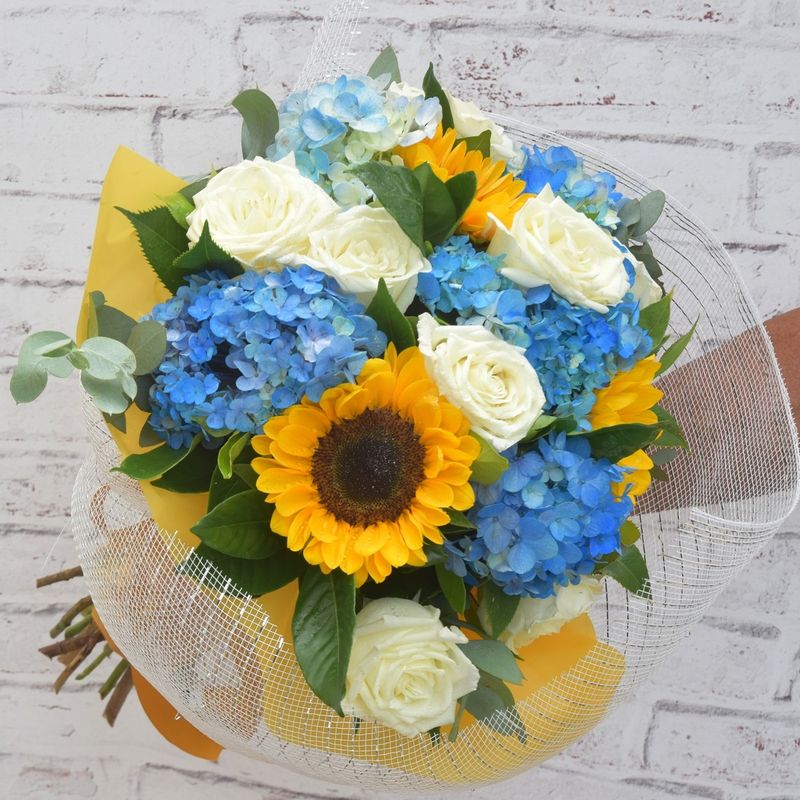 buque-de-girassol-e-hortensias-luz-azul-2.jpg
