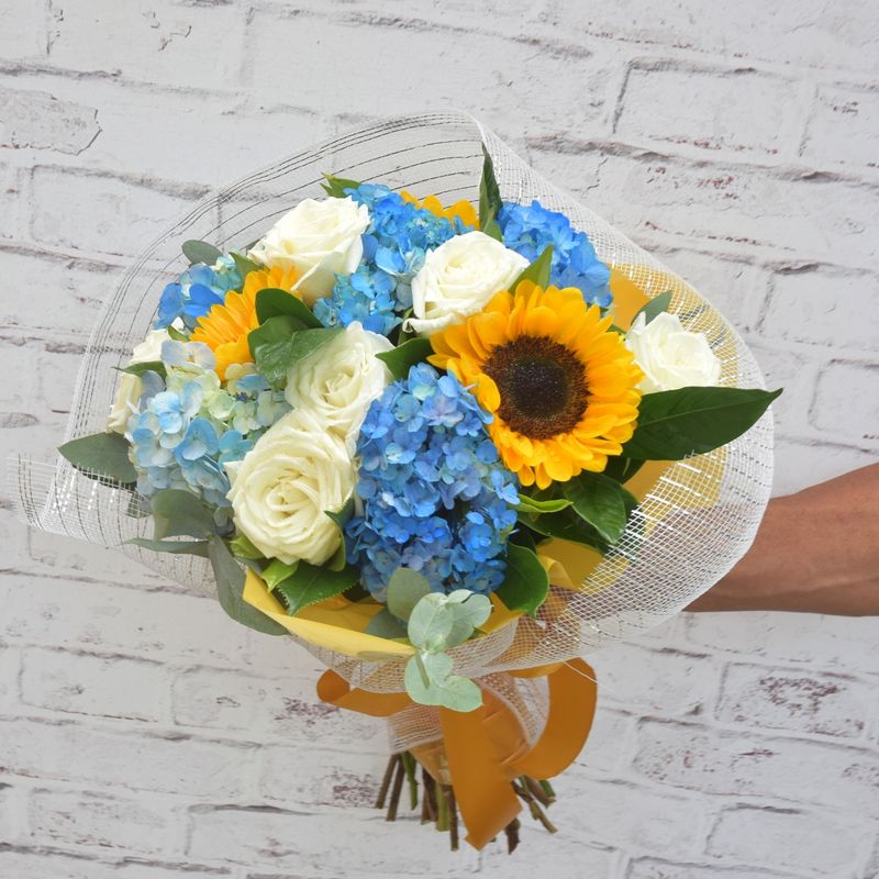 buque-de-girassol-e-hortensias-luz-azul-3.jpg