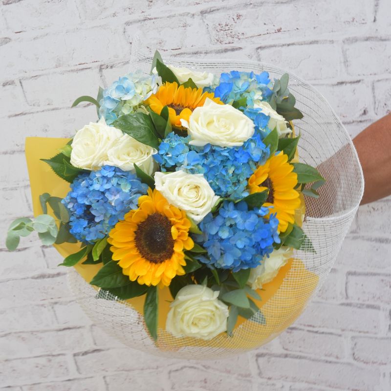 buque-de-girassol-e-hortensias-luz-azul-6.jpg
