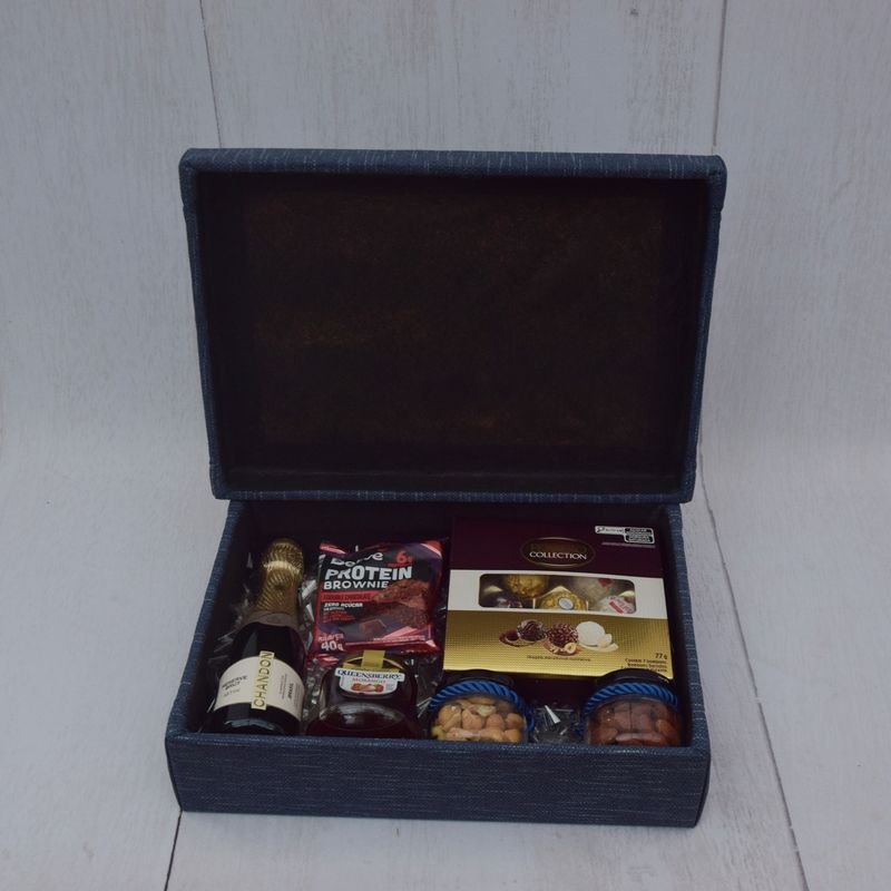 KIT-CORPORATIV-COM-MINI-CHANDON-E-CHOCOLATE-PARA-UM-CLIENTE-ESPECIAL-1.jpg