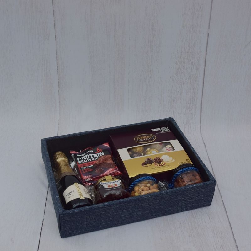 KIT-CORPORATIV-COM-MINI-CHANDON-E-CHOCOLATE-PARA-UM-CLIENTE-ESPECIAL-3.jpg