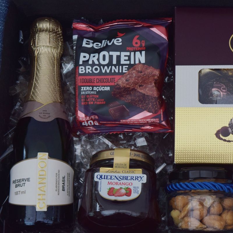 KIT-CORPORATIV-COM-MINI-CHANDON-E-CHOCOLATE-PARA-UM-CLIENTE-ESPECIAL-5.jpg