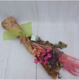 Buquê de Flores Secas Romântico Rosadas e Lilás com Mini Vela