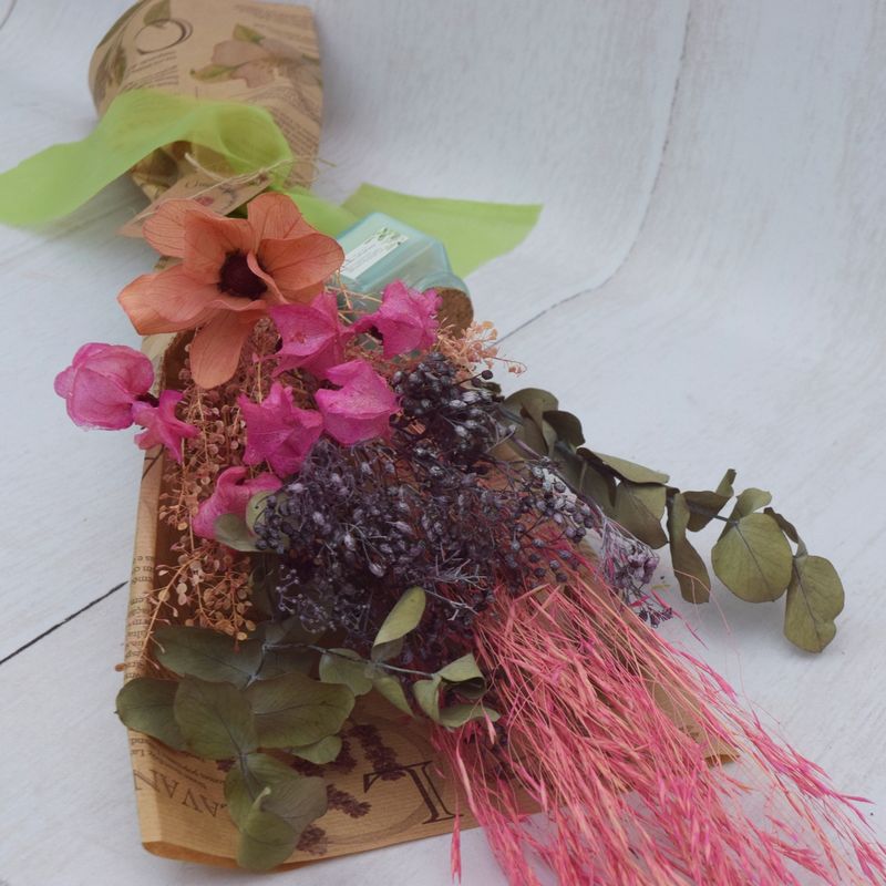 buque-de-flores-secas-romantico-rosadas-e-lilas-com-mini-vela-3.jpg