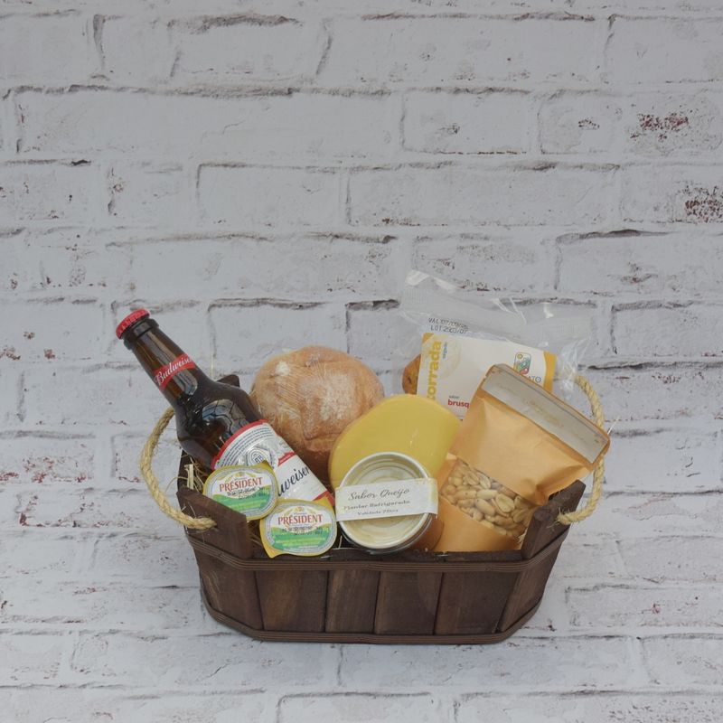 Cesta-de-Aperitivos-Happy-Hour-com-Cerveja-Budweiser-1 .jpg