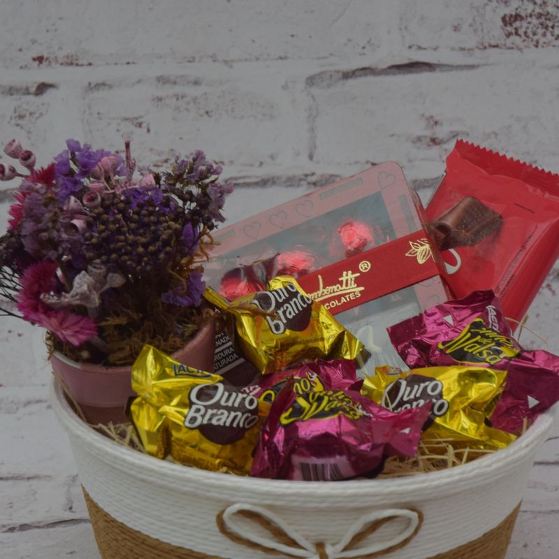 kit-pascoa-com-carinho-com-bombons-e-barra-de-chocolate-3.jpg